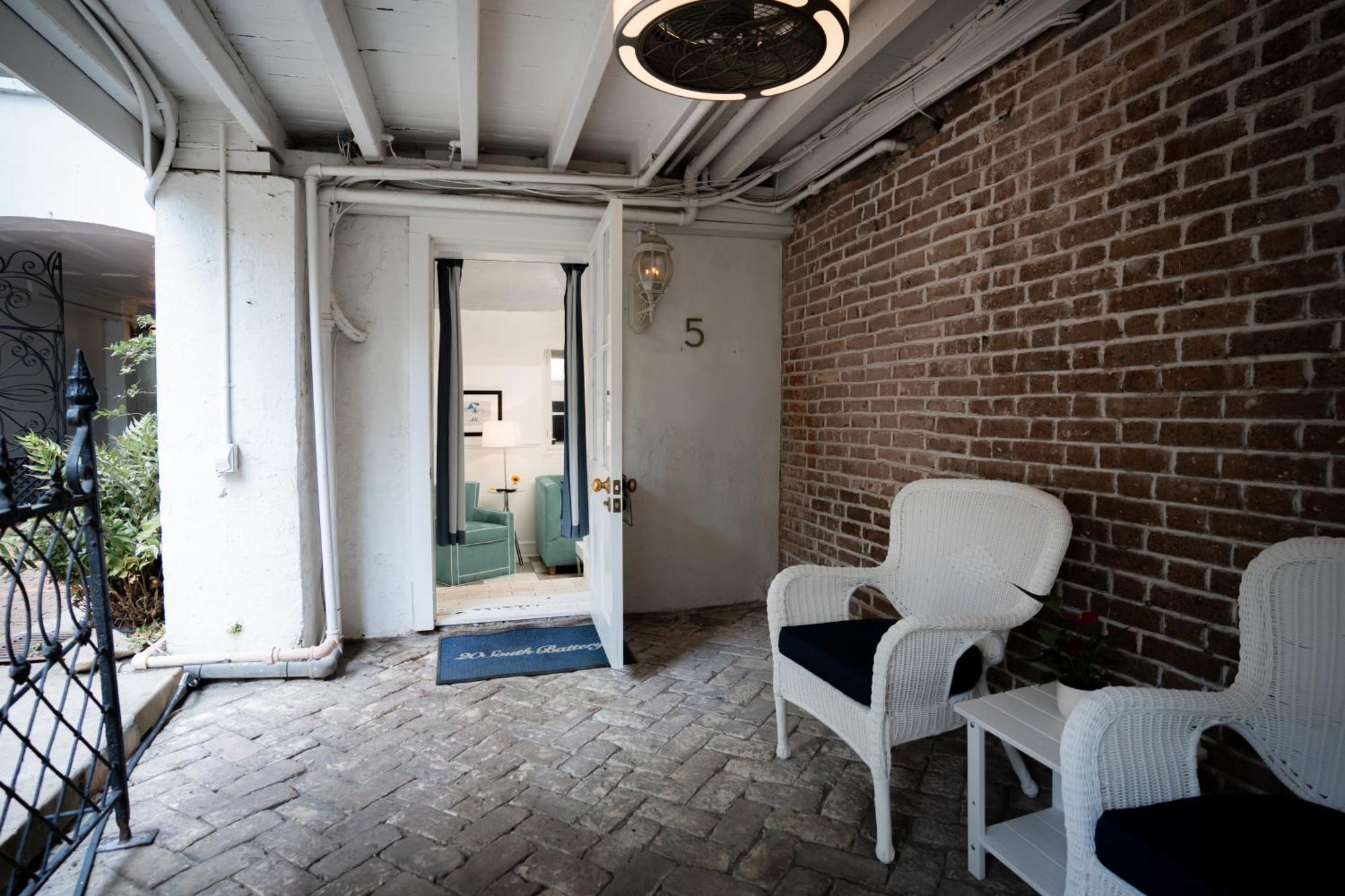 Bed and Breakfast 20 South Battery Чарлстон Екстер'єр фото